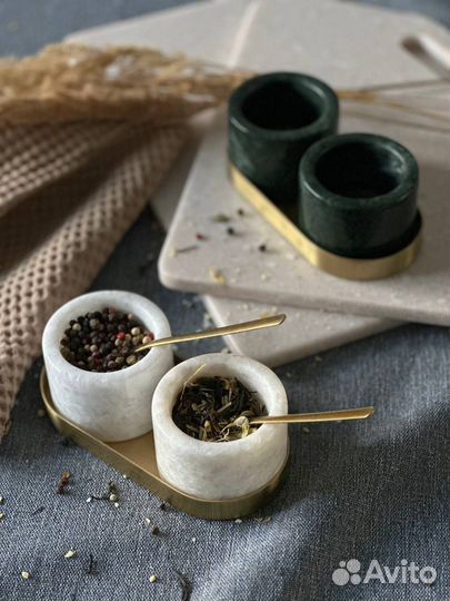 Солонка и перечница из мрамора
