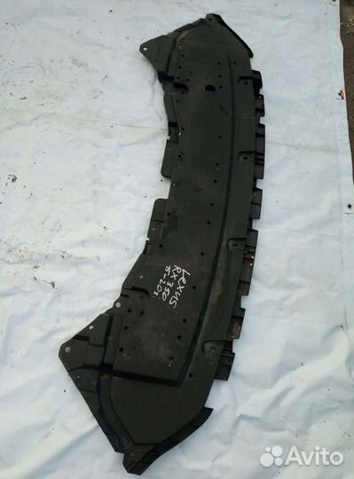 Lexus RX350 пыльник двигателя