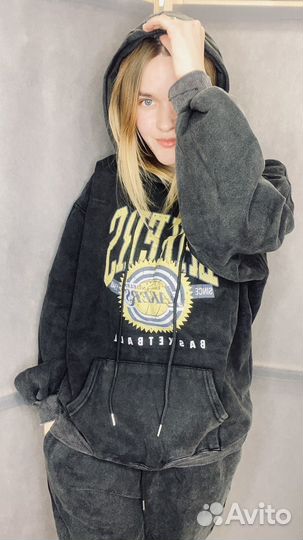 Женский спортивный костюм