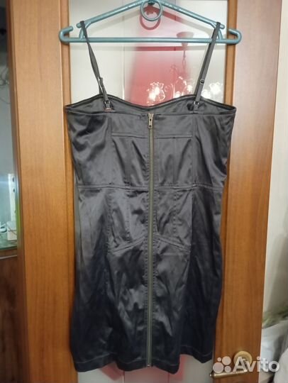 Сексуальное коктейльное платье на бретельках