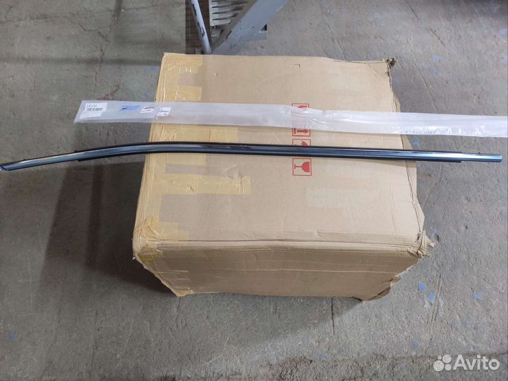 Молдинг стекла двери Camry V70