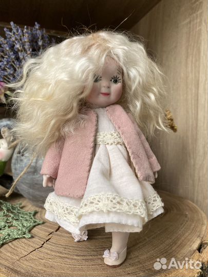 Кукла фарфоровая коллекционная
