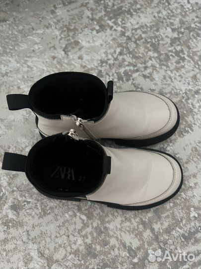 Продпю ботинки на девочку zara размер 27