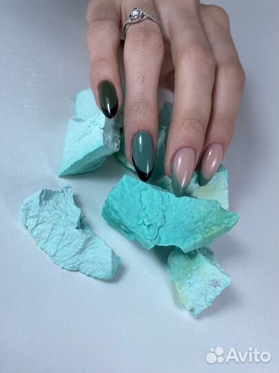 Модель на маникюр