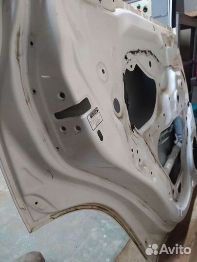 Задняя дверь toyota land cruiser 150