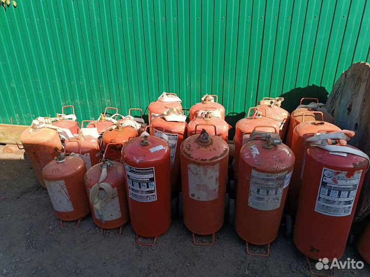 Огнетушители порошковые старые