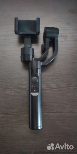 Электрический стабилизатор для смартфонов YI