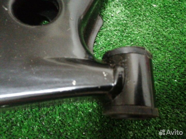 Рычаг подвески передний правый Mitsubishi Eclipse