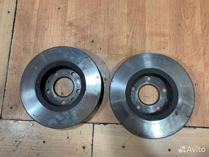 Диск тормозной передний Nissan Terrano D10