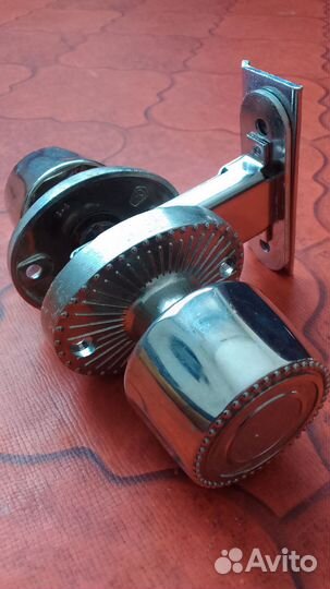 Дверные ручки-защёлки