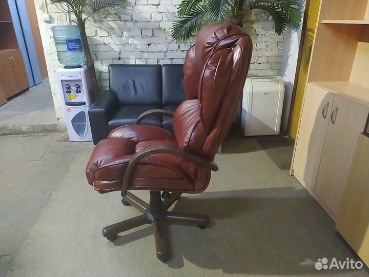 Кресло руководителя Барон (кожа). Новое
