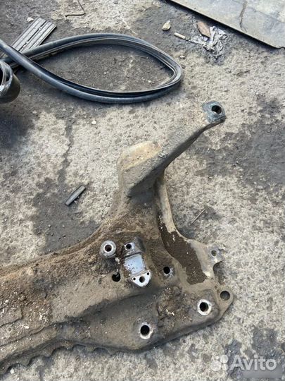 Подрамник Ford Focus I (1998—2004)