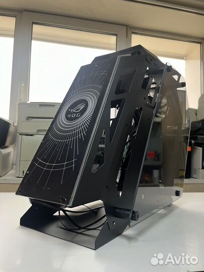 Игровой компьютерный корпус с подсветкой