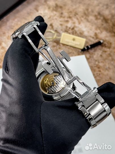 Patek Philippe aquanaut travel time