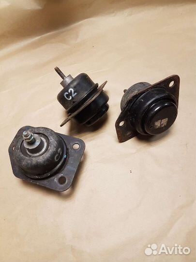 Опора двигателя правая Daewoo Gentra