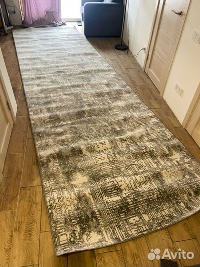Мягкий новый красивый ковер (5 х 1,5 метра)