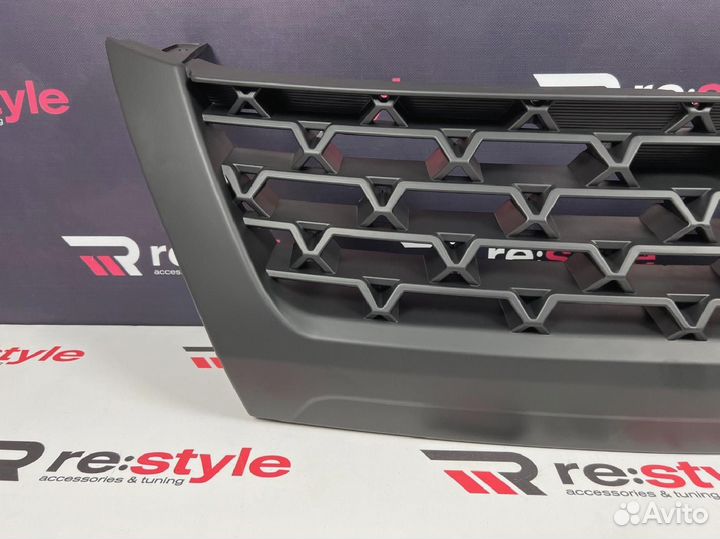 Решетка радиатора Toyota Fortuner с 16 TRD N2079