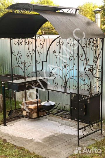 Мангал с крышей