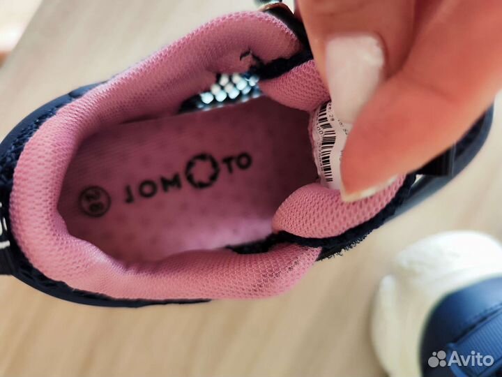 Кроссовки для девочки 28