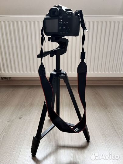 Зеркальный фотоаппарат canon 1100d и штатив dexp
