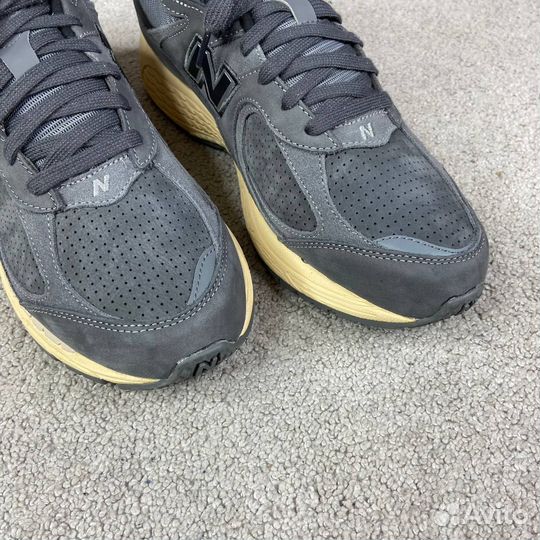 Оригинальные кроссовки New Balance 2002R 11US