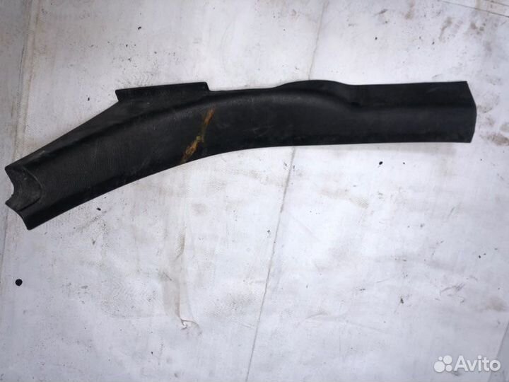 Накладка на порог задняя правая Nissan Primera P12