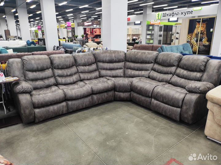 Угловой диван с реклайнером от фабрики