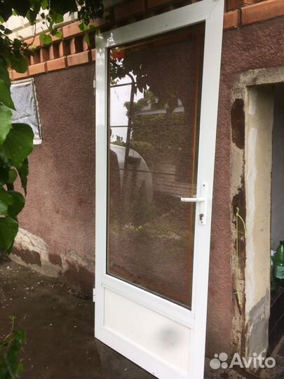 Дверь входная металлическая со стеклом