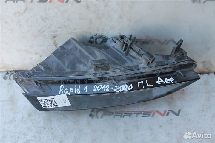 Фара противотуманная левая Шкода Рапид