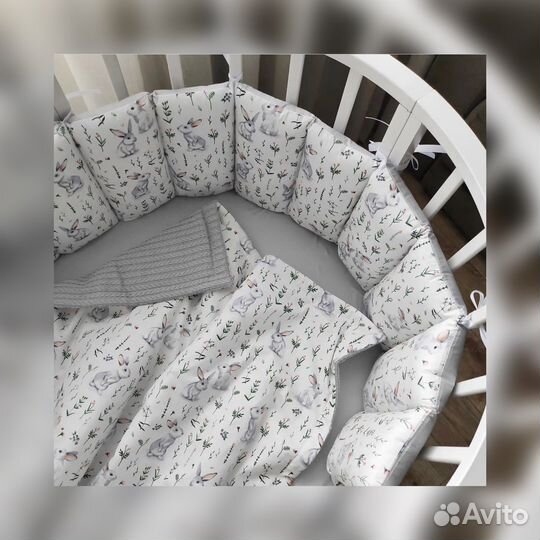 Комплект в кроватку новый