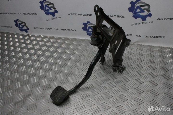 Педаль сцепления Opel Vectra B 1.6 Z16XE 100Л.С