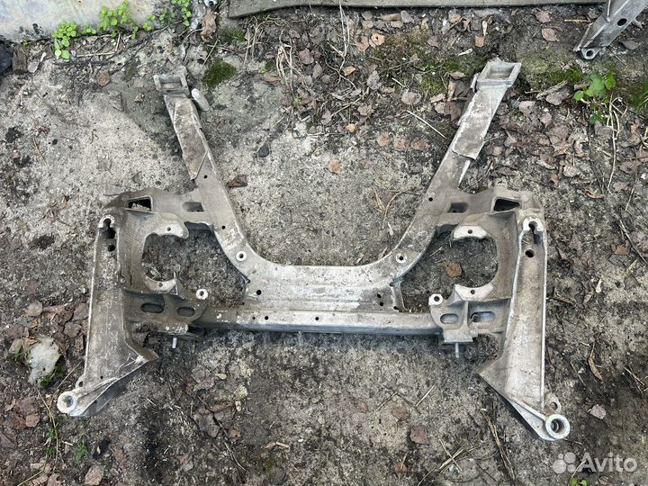 Подрамник для Бмв Е65