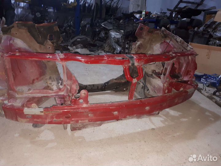 Передняя часть автомобиля морда мерседес 202