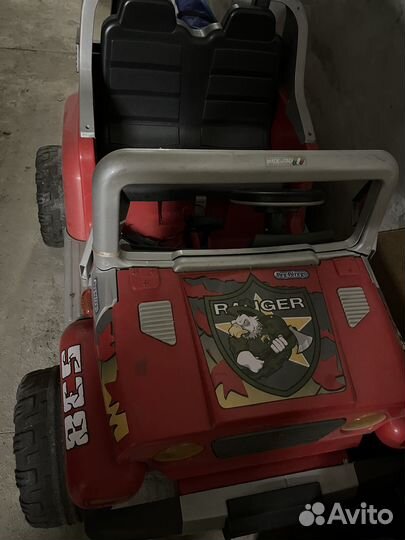 Машина детская на аккумуляторе PegPerego