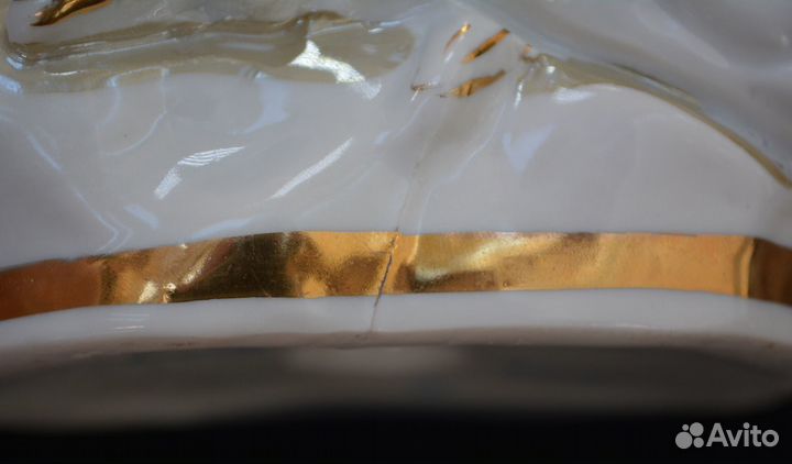 Фарфоровая статуэтка- цапля И лягушка. дулево