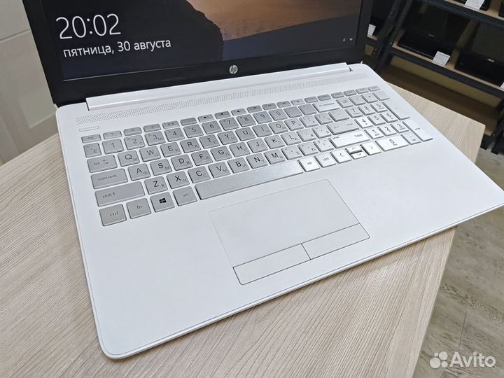 Hp pavilion 15(8gb/SSD/15.6)