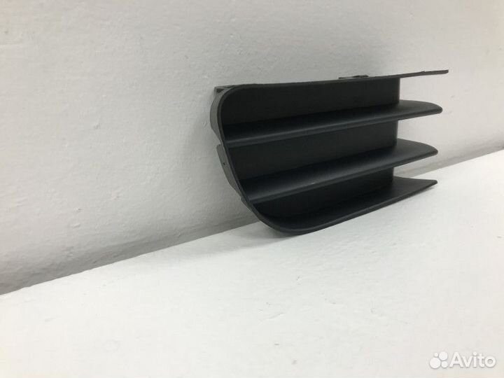 Рамка противотуманной фары правой Renault Megane 2