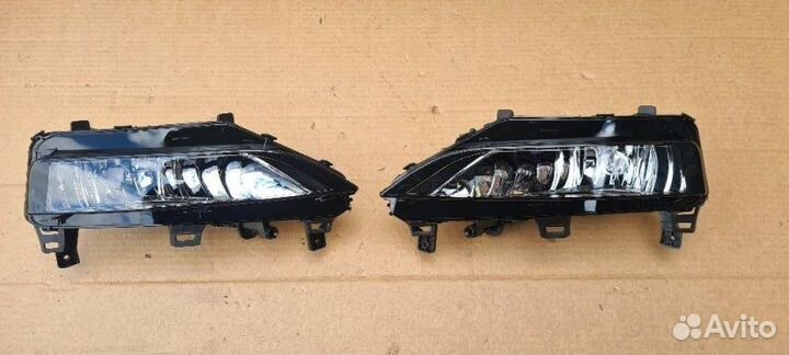Комплект противотуманных фар передний Skoda Rapid