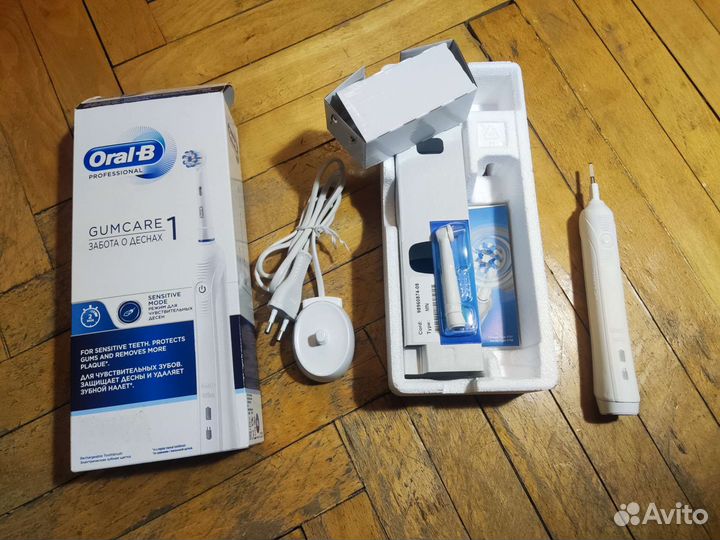 Электрическая зубная щетка Braun Oral-B Pro 1
