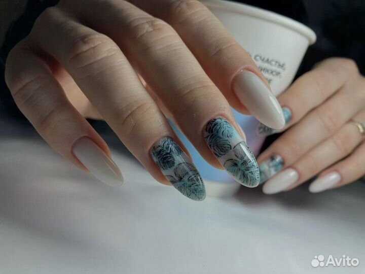 Модель к действующему мастеру маникюра