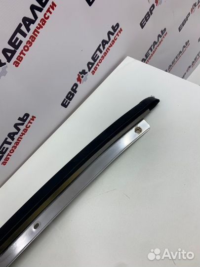 Молдинг лобового стекла левый Nissan Almera N16