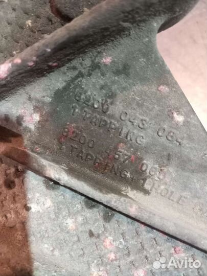 Кронштейн крепления МКПП Renault Megane2