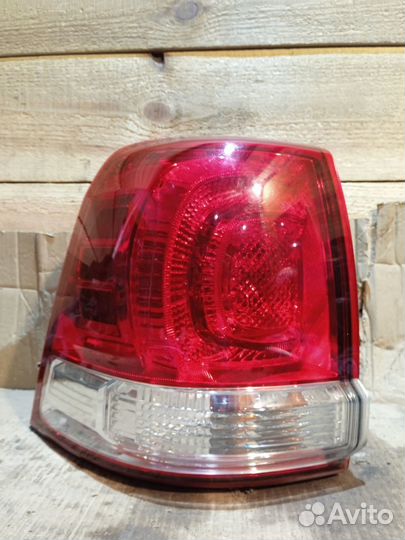 Фонарь задний левый Toyota Land Cruiser 200 4.5л 1