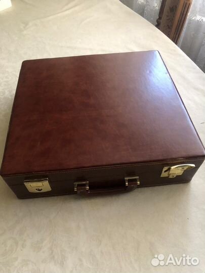 Фотоальбом из натуральной кожи в чемодане