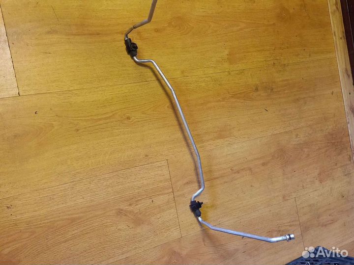 Трубка кондиционера на Субару Трибека 08г.в