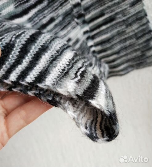 Чёрно-белый шарф ручной работы