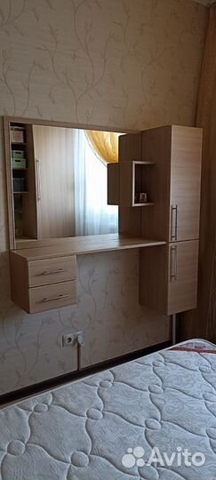 Трюмо с зеркалом в спальню