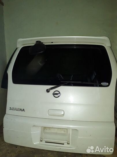 Дверь багажника Nissan Serena 24