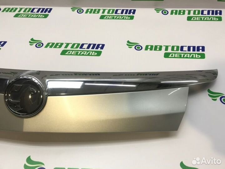 Молдинг крышки багажника задний Opel Insignia