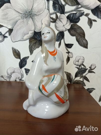 Фарфоровая статуэтка,Девушка, СССР